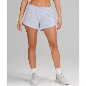 NWOT Lululemon Hotty Hot Low Rise Shorts 4” size 4